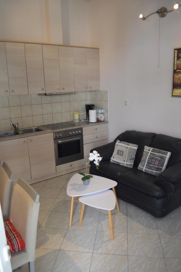 Anastasias Apartment Center City By Dimitropoulos Aigio Bagian luar foto